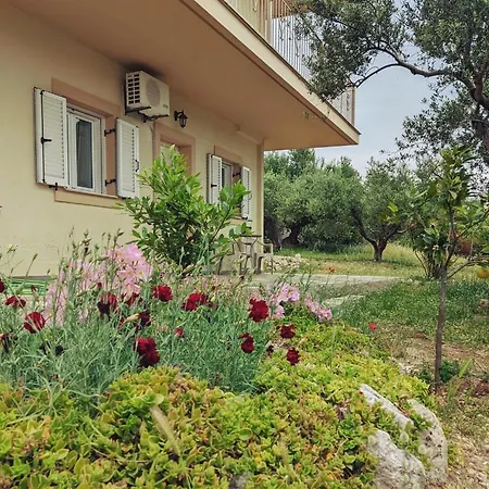 Krini Apartment Apartamento